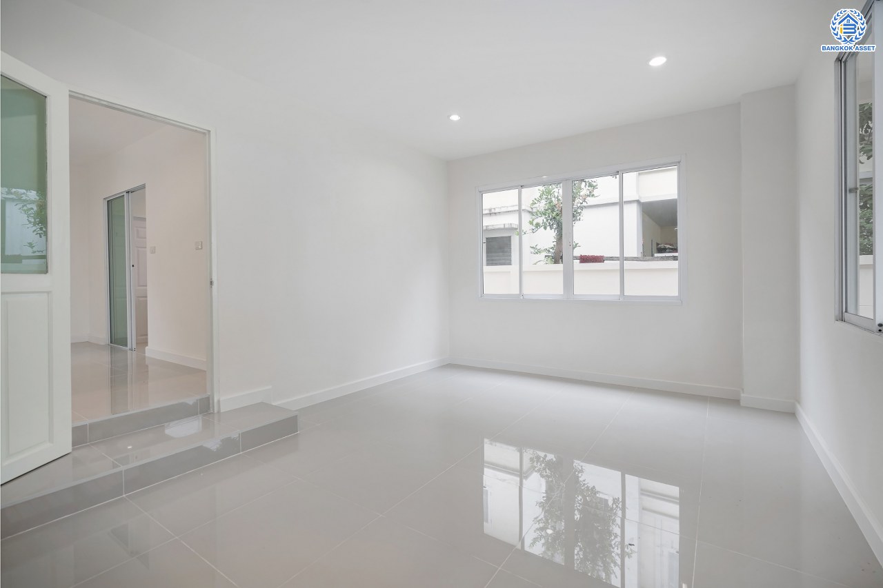 บ้านมือสองตกแต่งใหม่ โครงการ มณีรินทร์พาร์ค รัตนาธิเบศร์-ท่าอิฐ หลังมุม แบรนด์ Property Perfect เนื้อที่ 74.10 ตร.ว. ฟังก์ชัน 3 ห้องนอน 3 ห้องน้ำ 1 ห้องอเนกประสงค์ จอดรถได้ 2 คัน บนทำเลศักยภาพ เชื่อมต่อทั้ง ถนนรัตนาธิเบศร์ และถนนราชพฤกษ์ ใจกลาง 2 เซ็นทรัลฯ ใกล้ทางด่วน "งามวงศ์วาน" และรถไฟฟ้า "สถานีบางรักน้อยท่าอิฐ"